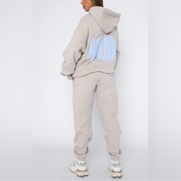 White Fox Boutique Archive 6.0 Sweatpant, Sweatshirt and Short Set - Picture 4 of 7